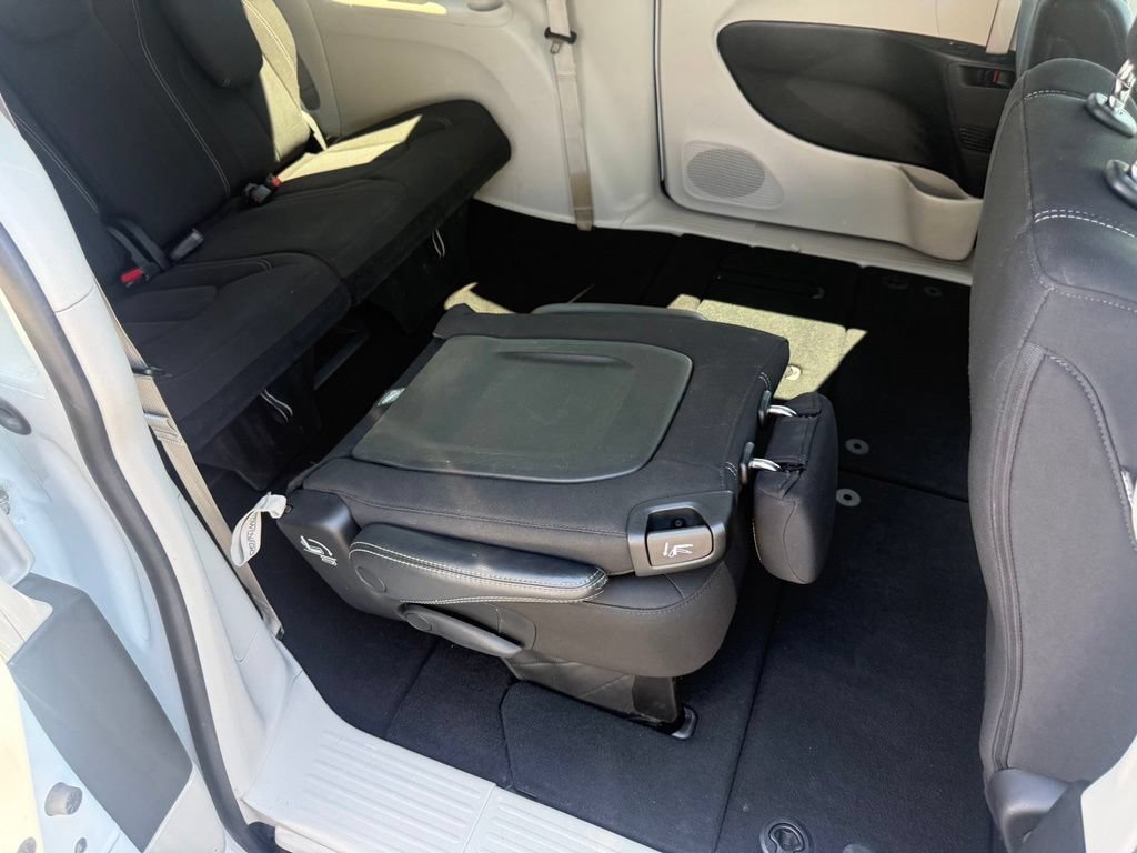 Used 2023 Chrysler Voyager LX FWD image 45