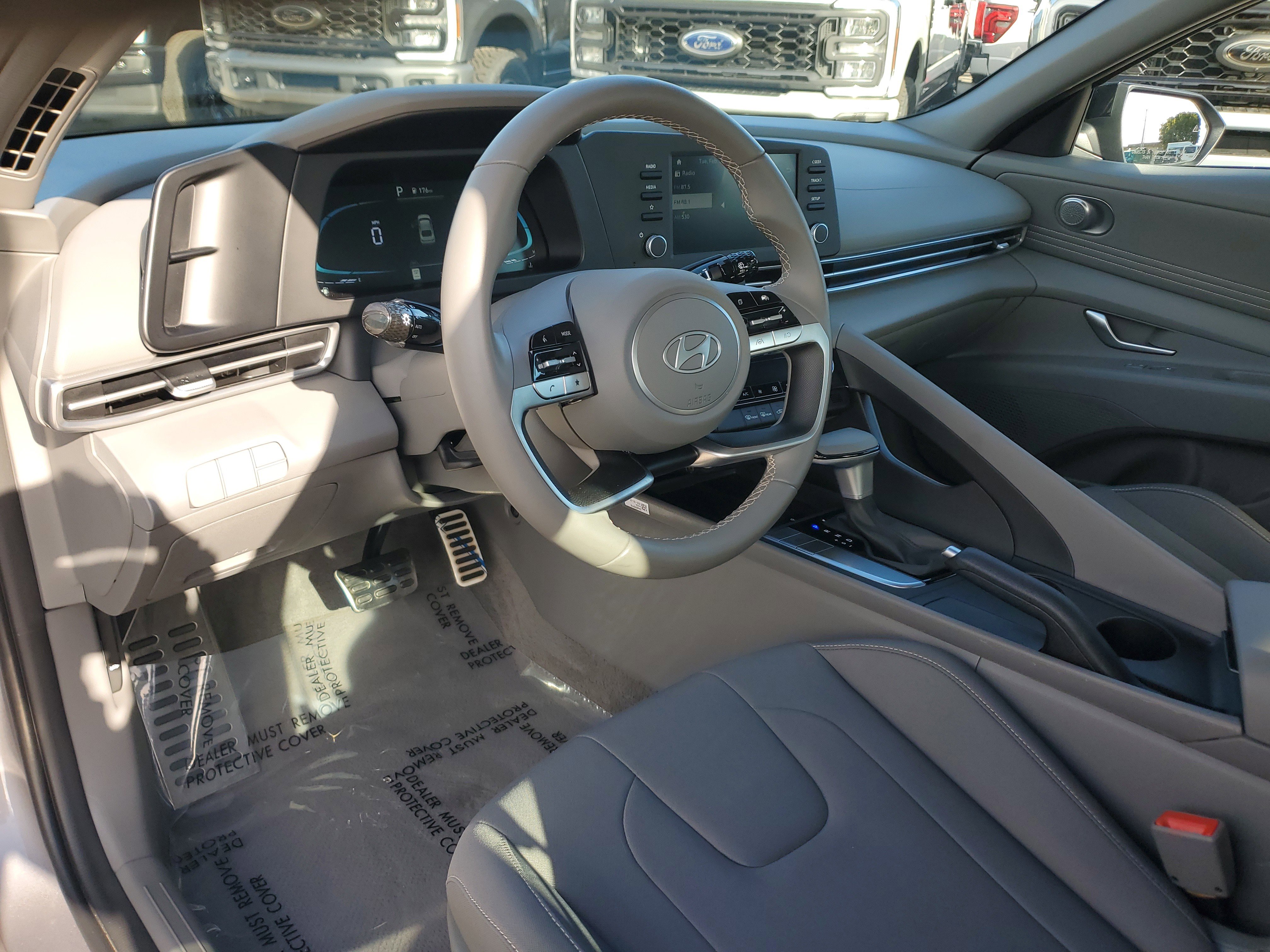 Used 2025 Hyundai Elantra Sport image 9