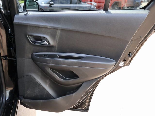 Used 2020 Chevrolet Trax LT w/ LT Convenience Package FWD image 13