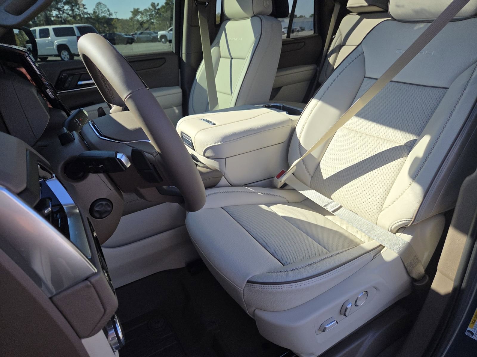 New 2026 GMC Yukon Denali w/ Denali Reserve Package image 32