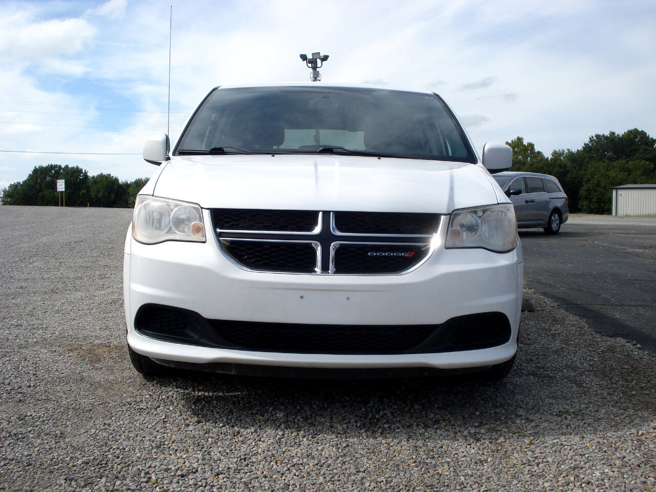 Used 2016 Dodge Grand Caravan SE image 3