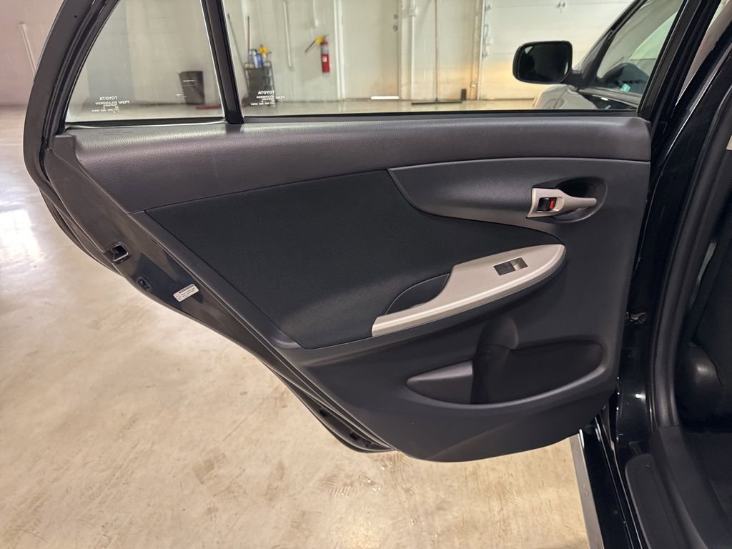 Used 2013 Toyota Corolla S w/ Premium Pkg FWD image 31