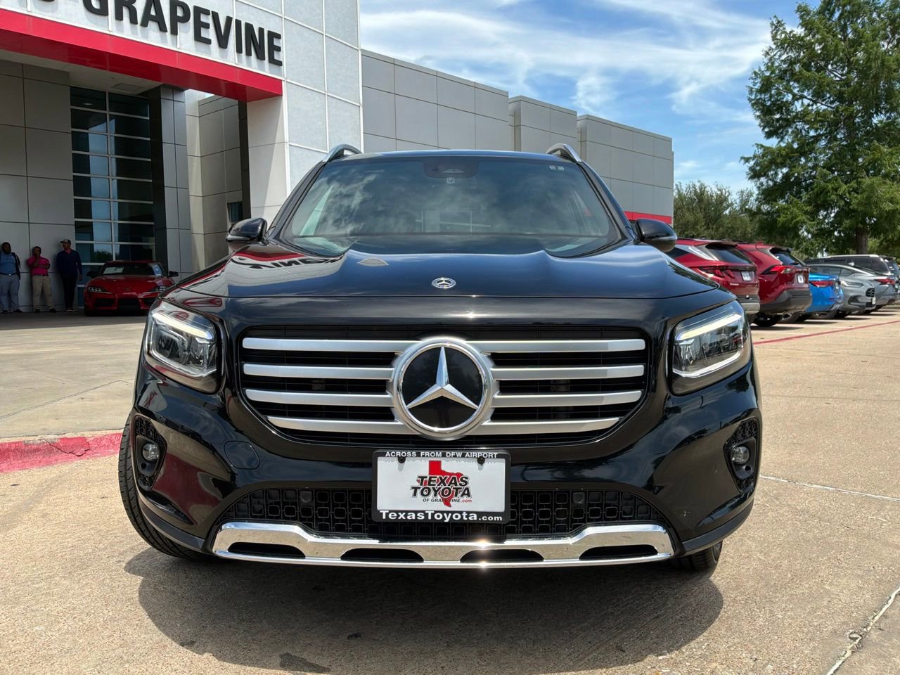 Used 2025 Mercedes-Benz GLB 250 4MATIC image 3