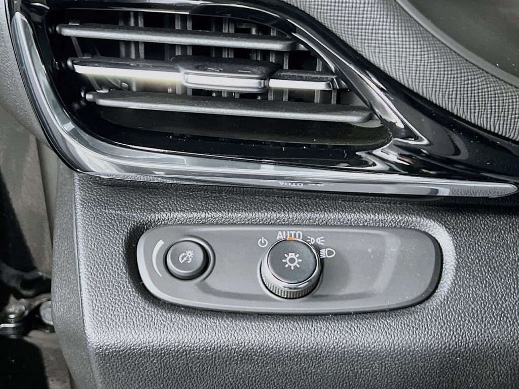 New 2025 Buick Envista Sport Touring FWD image 9