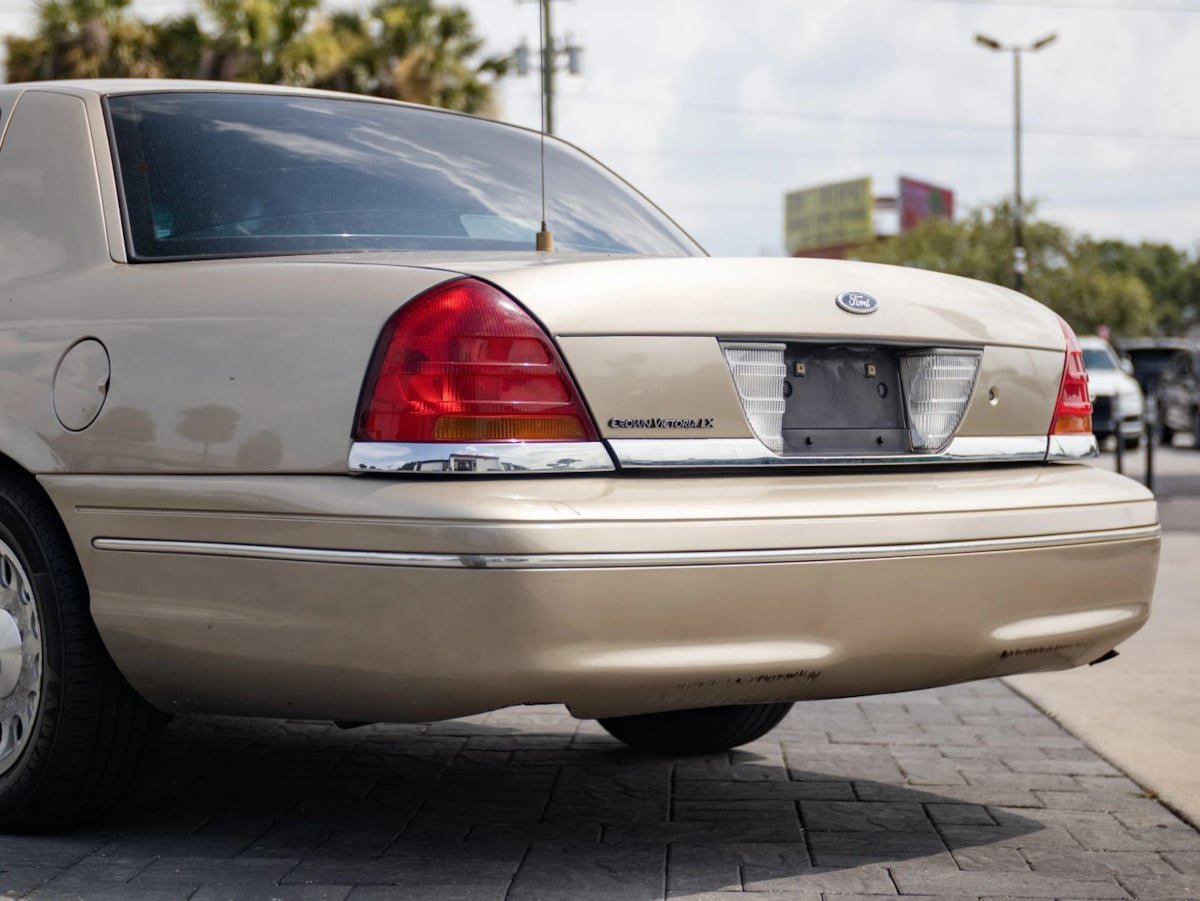 Used 1999 Ford Crown Victoria LX RWD image 10