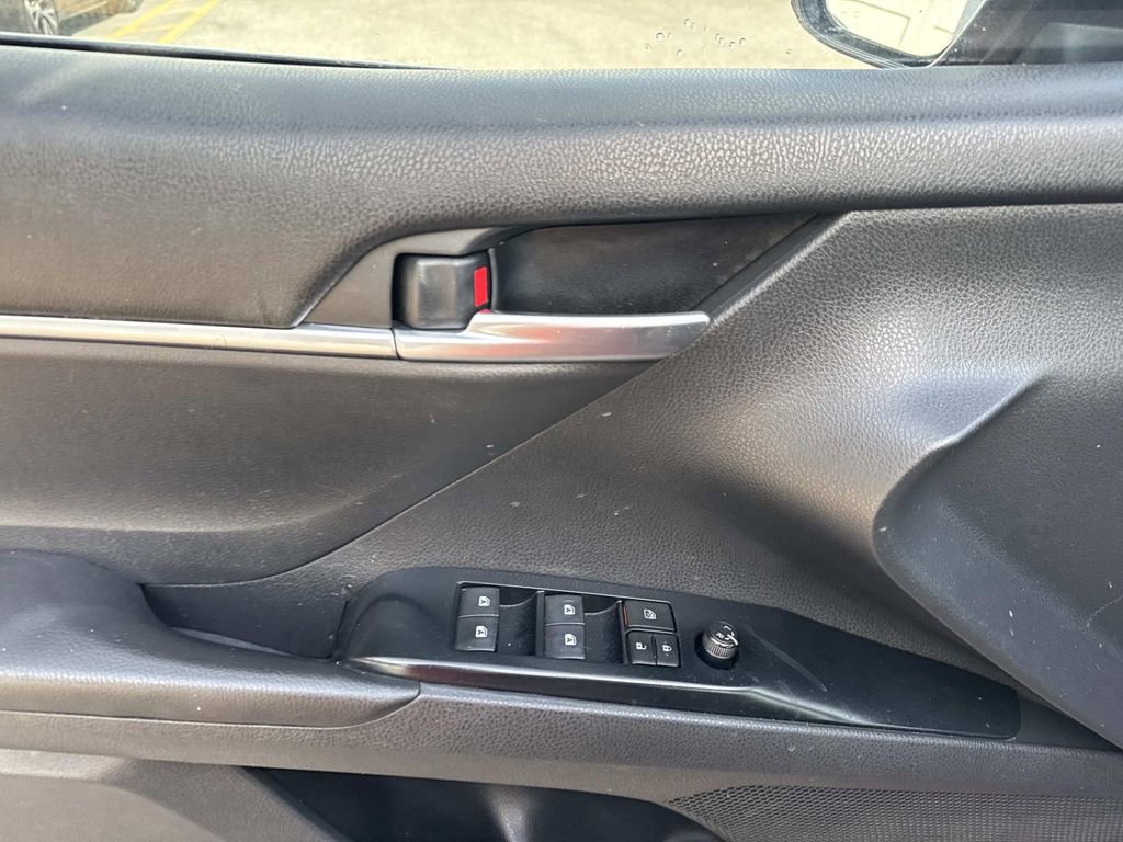 Used 2018 Toyota Camry LE FWD image 21
