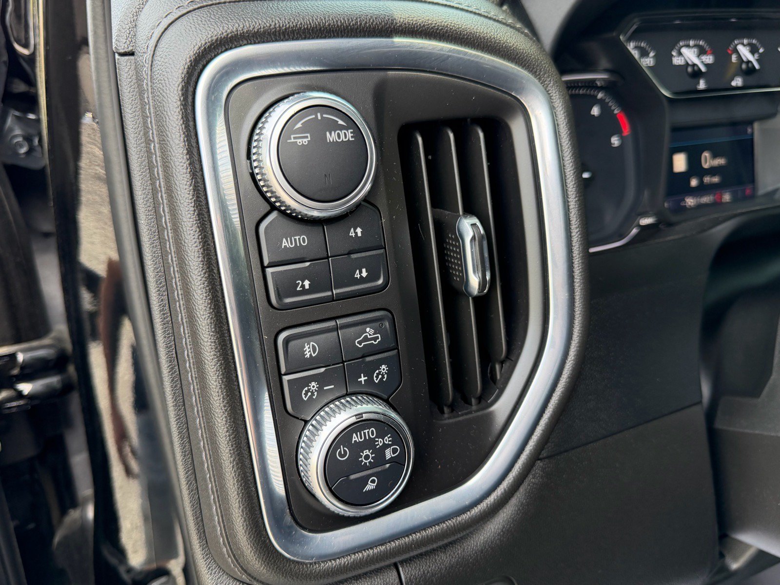 Used 2022 GMC Sierra 3500 SLT w/ SLT Preferred Package AWD/4WD image 23