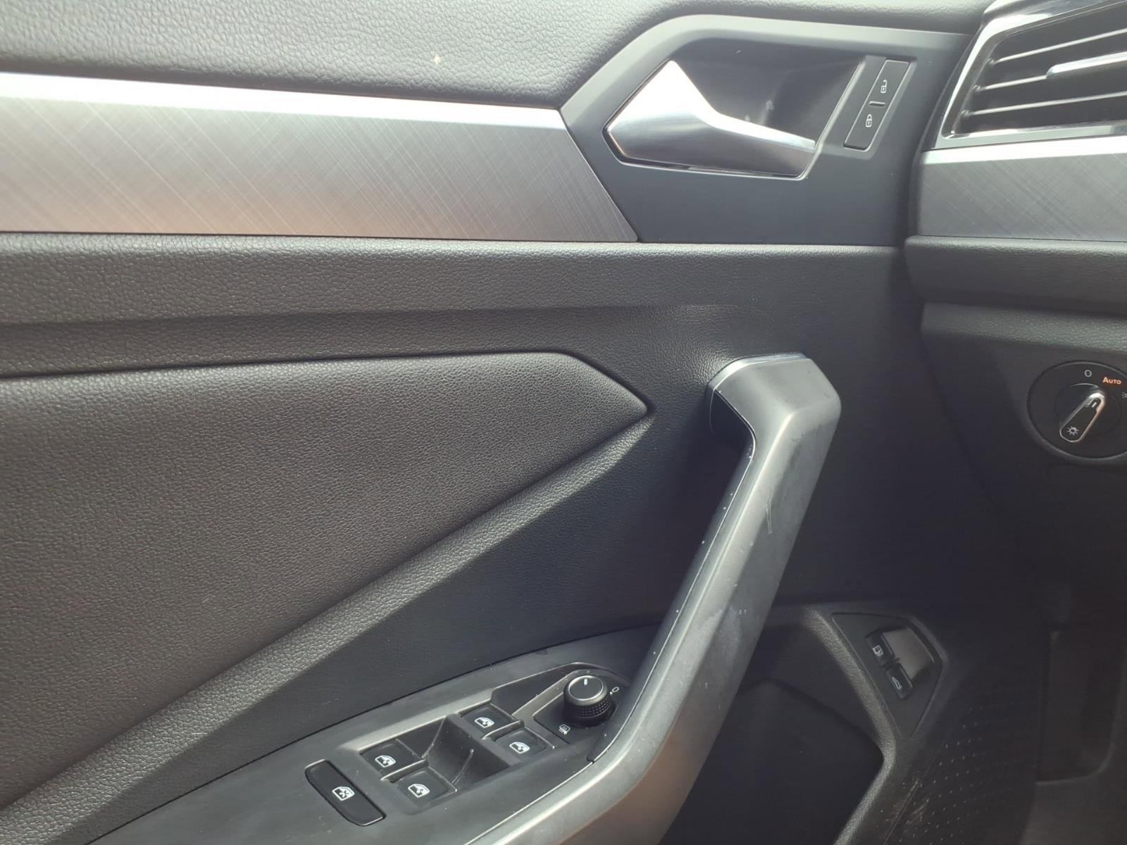 Used 2024 Volkswagen Jetta SE FWD image 16