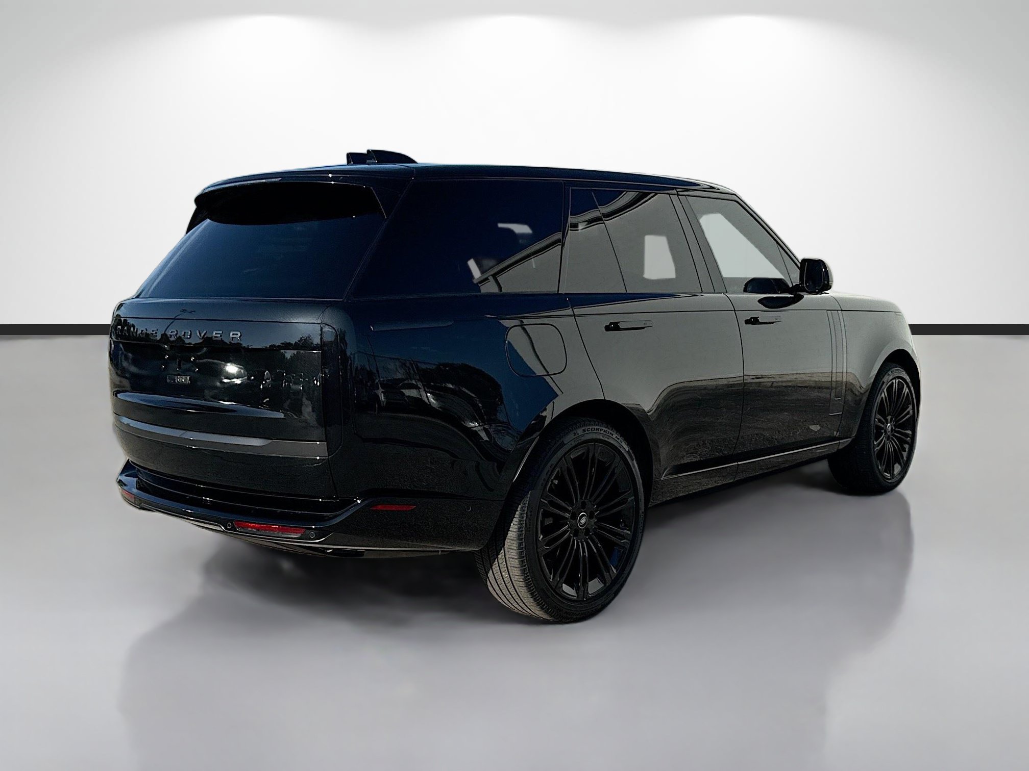 Used 2025 Land Rover Range Rover SE AWD/4WD image 5