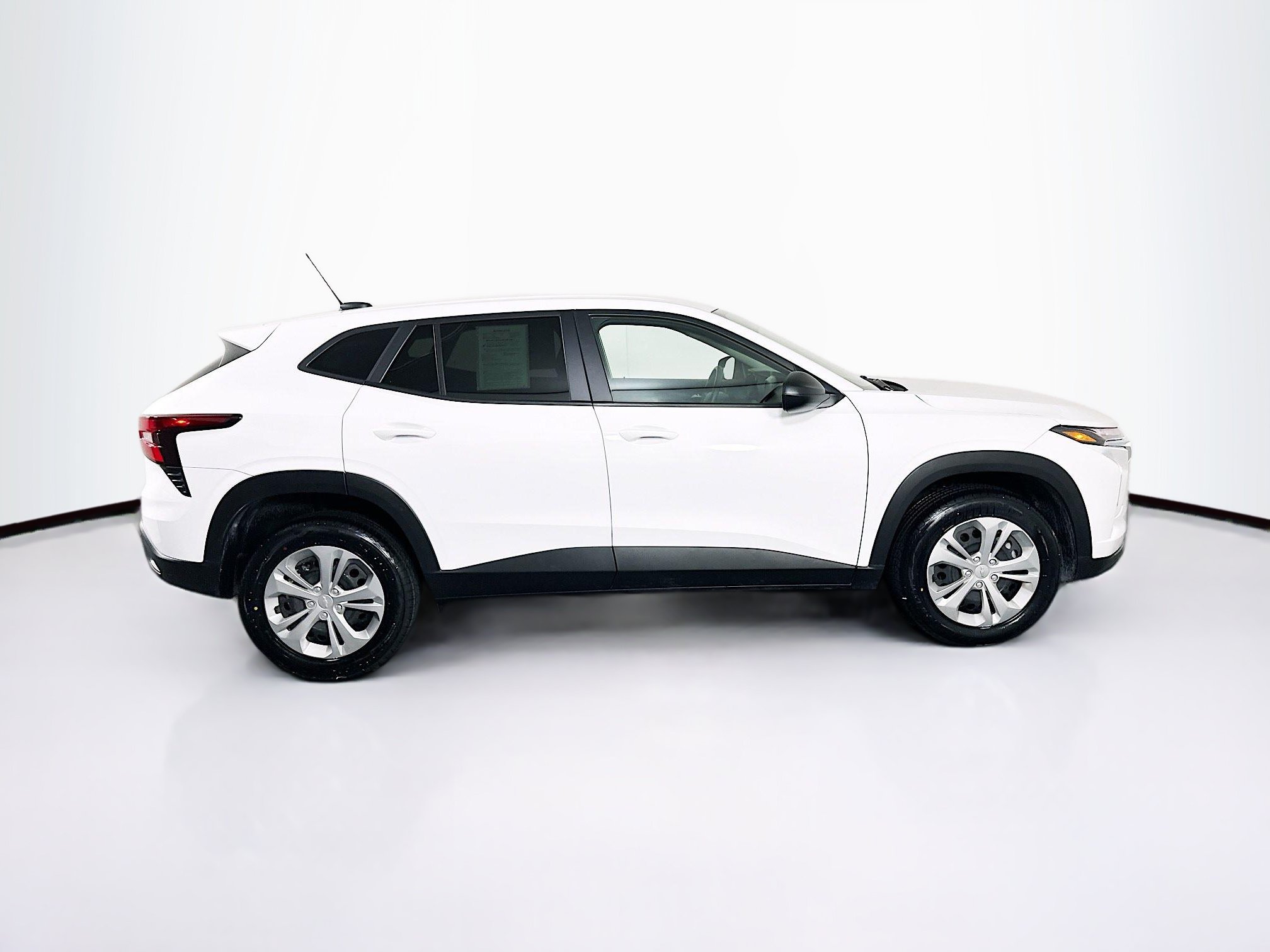 Used 2025 Chevrolet Trax LS FWD image 10