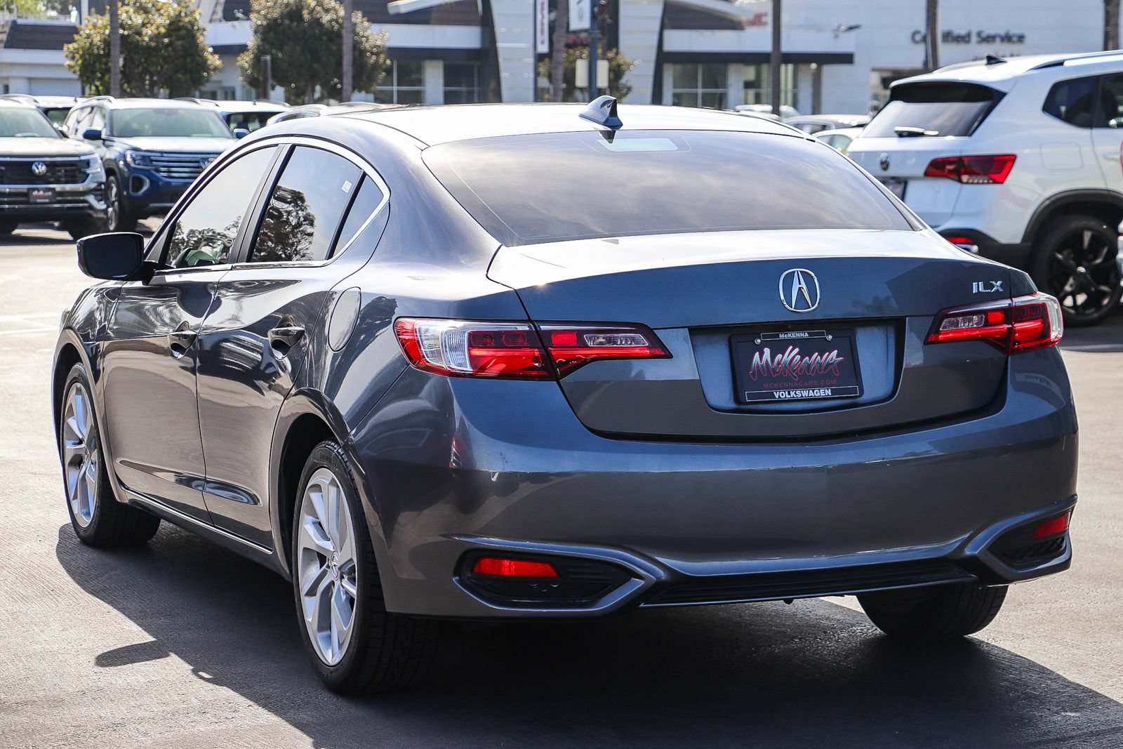 Used 2018 Acura ILX w/ AcuraWatch Plus Package FWD image 8