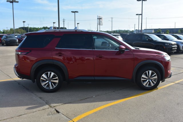 Used 2023 Nissan Pathfinder SL w/ Lighting Package (N92) AWD/4WD image 4