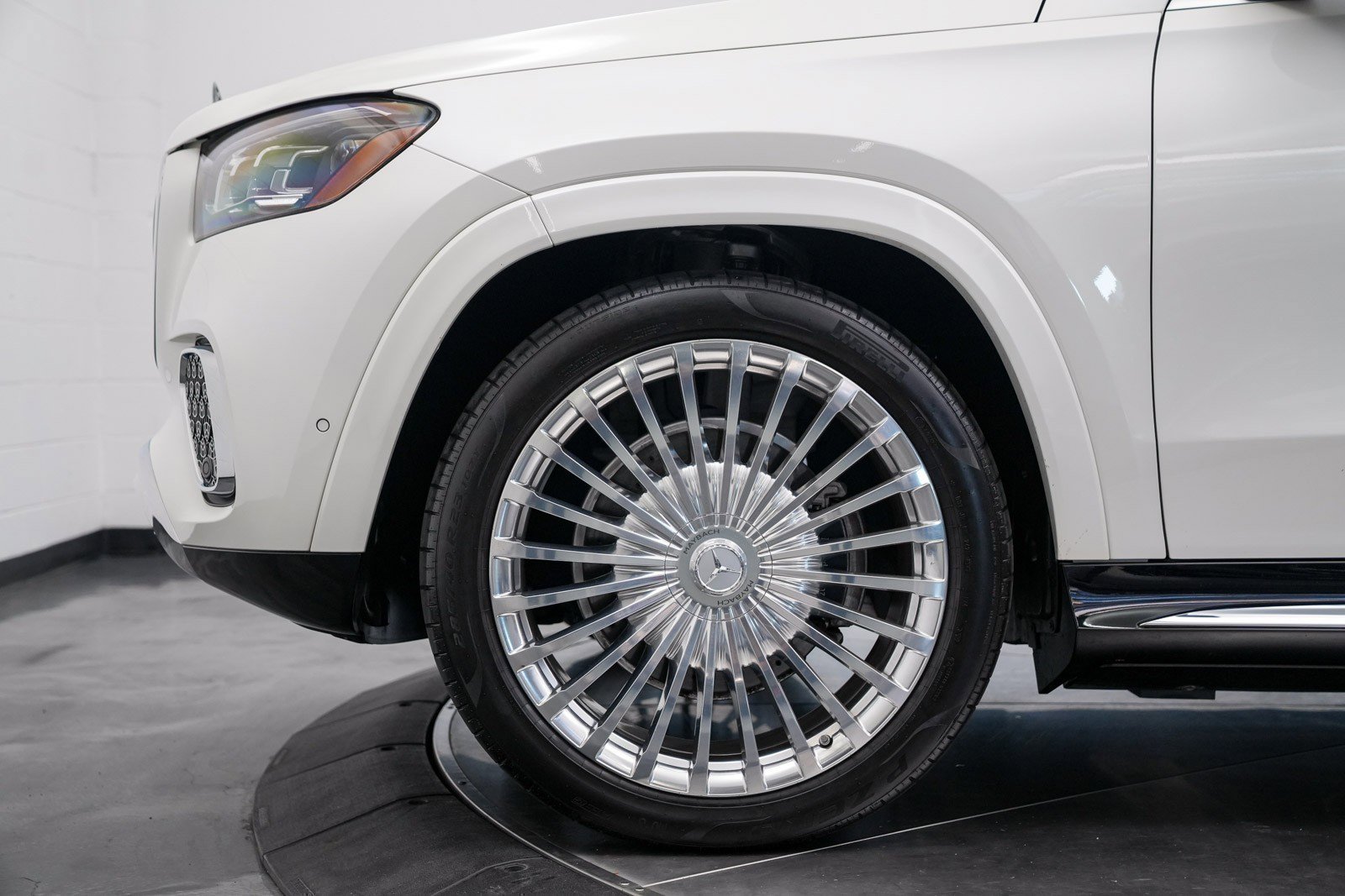 Used 2024 Mercedes-Benz Maybach GLS 600 4MATIC image 19