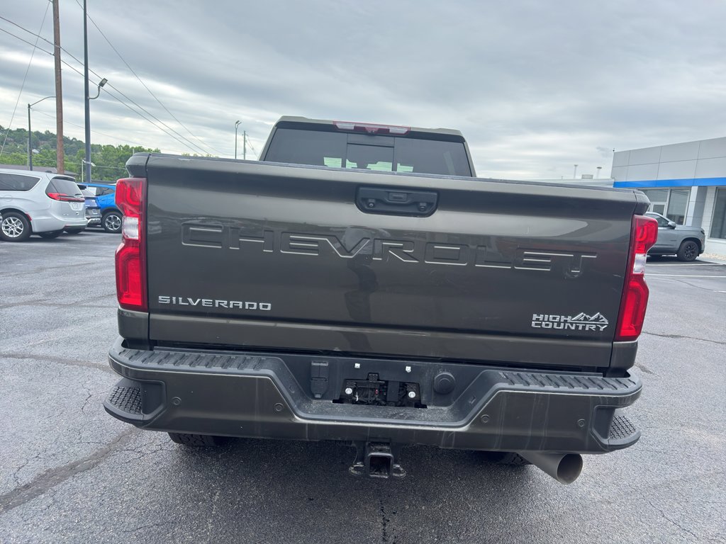 Used 2022 Chevrolet Silverado 3500 High Country w/ Technology Package AWD/4WD image 4