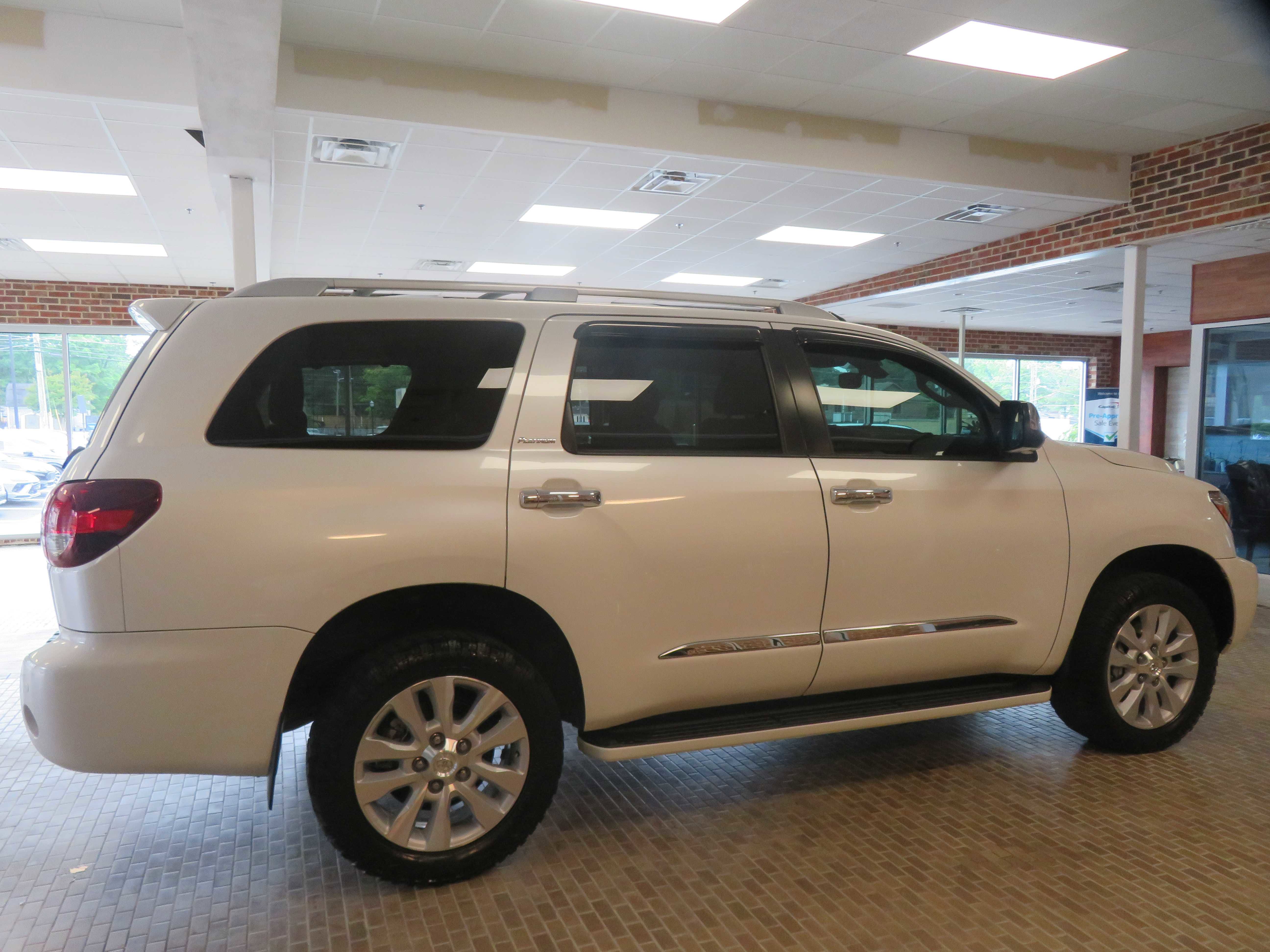 Used 2018 Toyota Sequoia Platinum AWD/4WD image 82