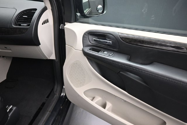 Used 2014 Dodge Grand Caravan SXT FWD image 25