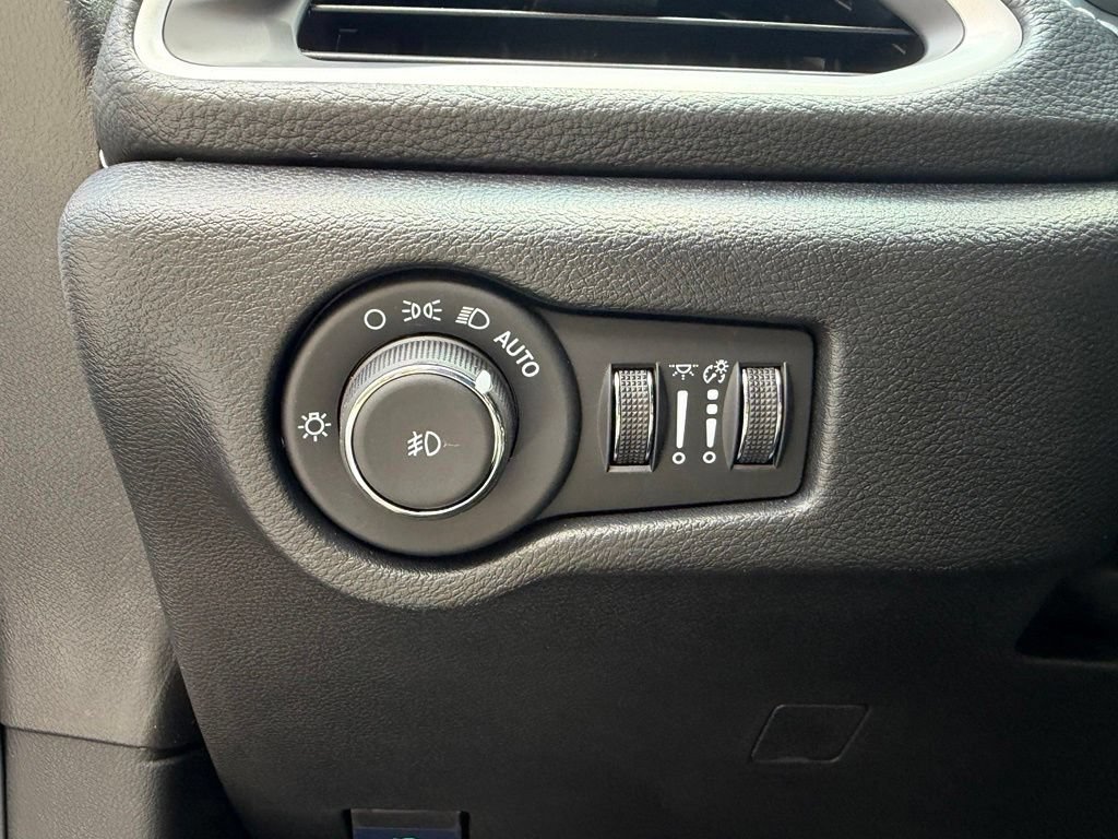 New 2026 Chrysler Pacifica Select w/ S Appearance Package FWD image 27