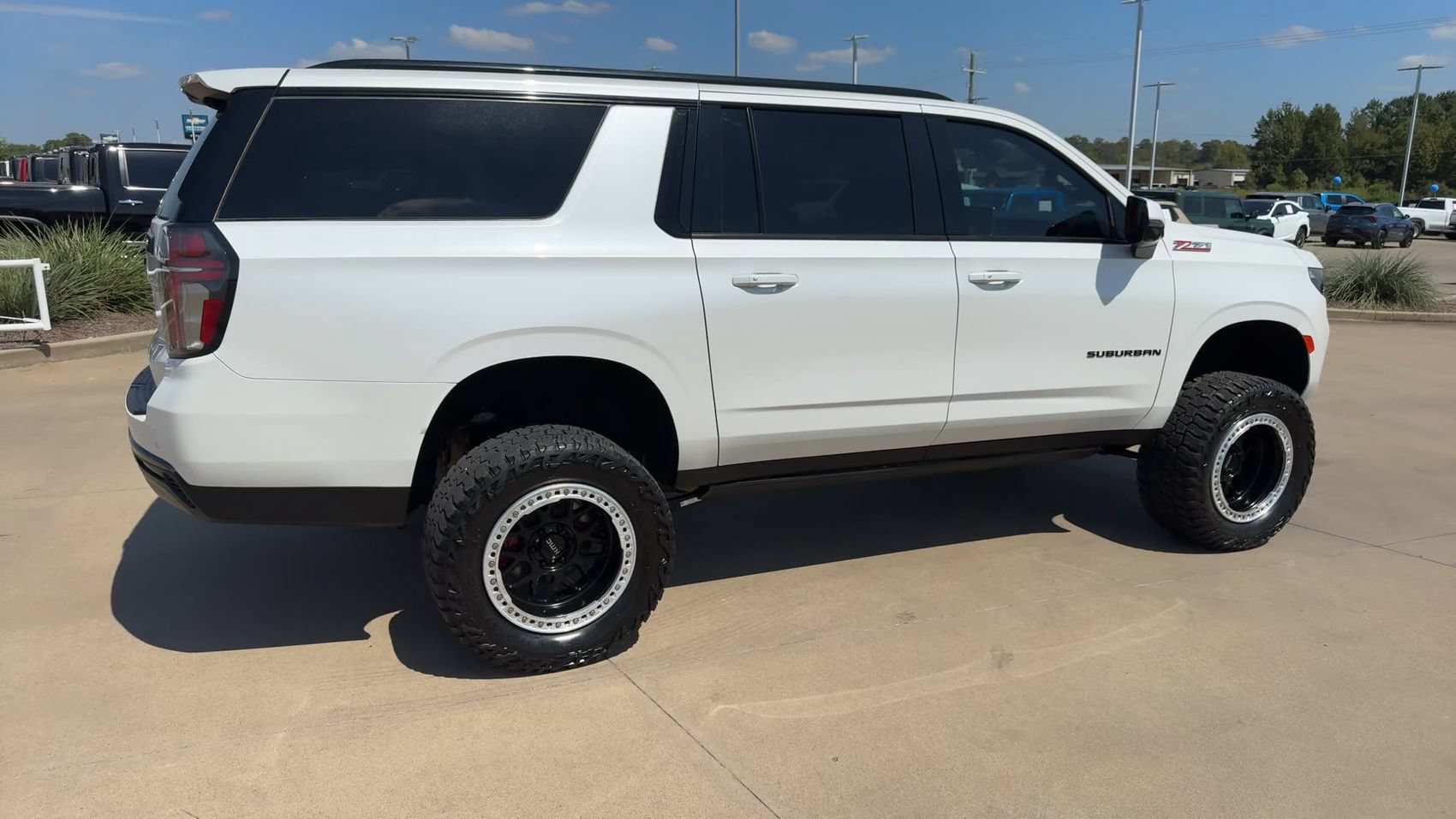 Used 2022 Chevrolet Suburban Z71 w/ Luxury Package AWD/4WD image 9