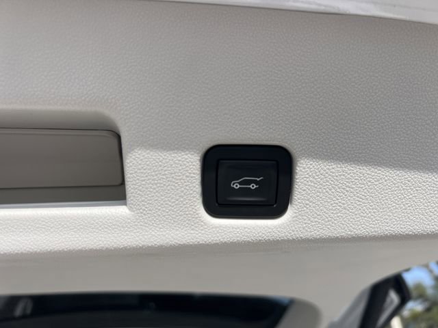 Used 2025 Buick Enclave Avenir image 18