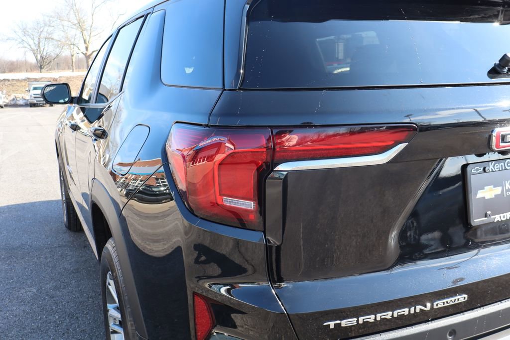 Used 2025 GMC Terrain Elevation image 26