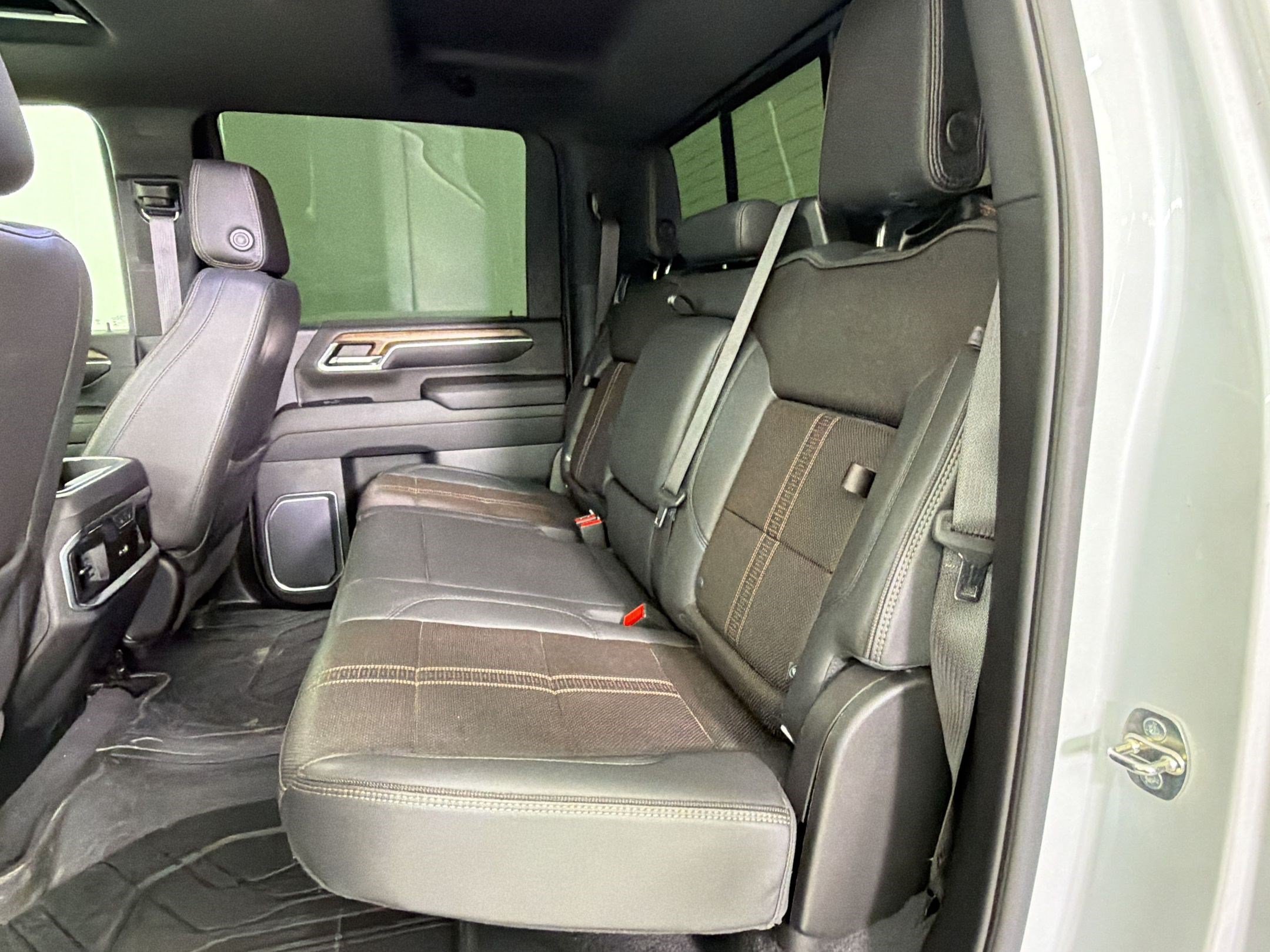 Used 2024 Chevrolet Silverado 2500 High Country w/ High Country Premium Package AWD/4WD image 15
