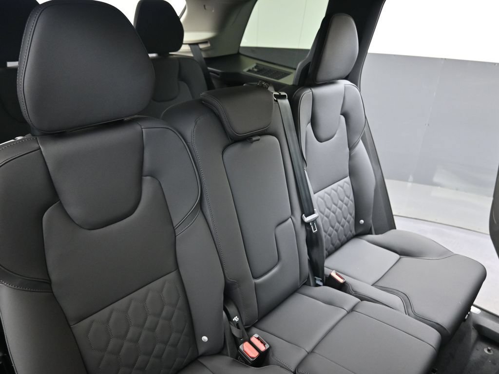 New 2026 Volvo XC90 B6 Plus w/ Protection Package Premier AWD/4WD image 16