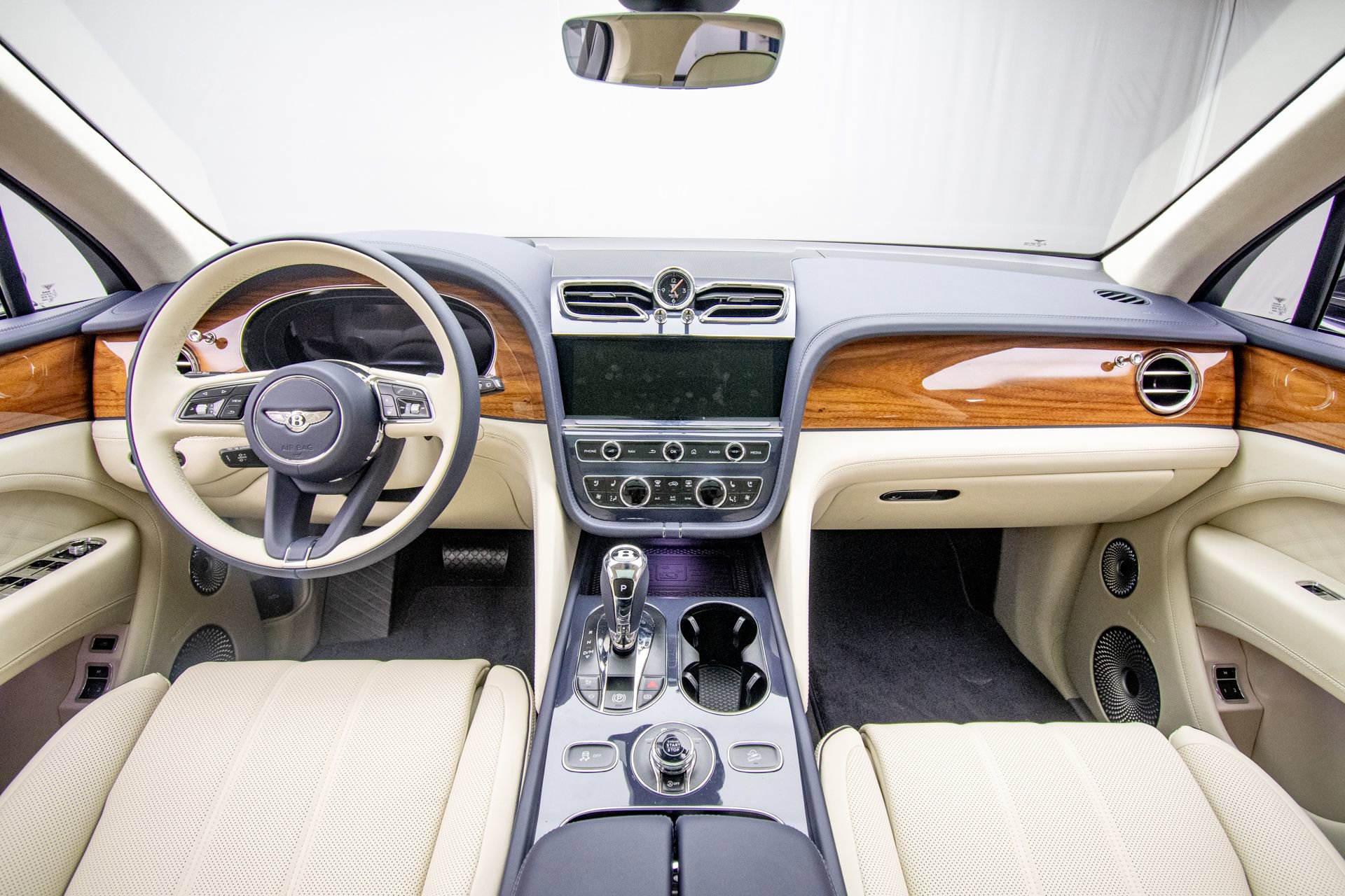 New 2025 Bentley Bentayga image 10