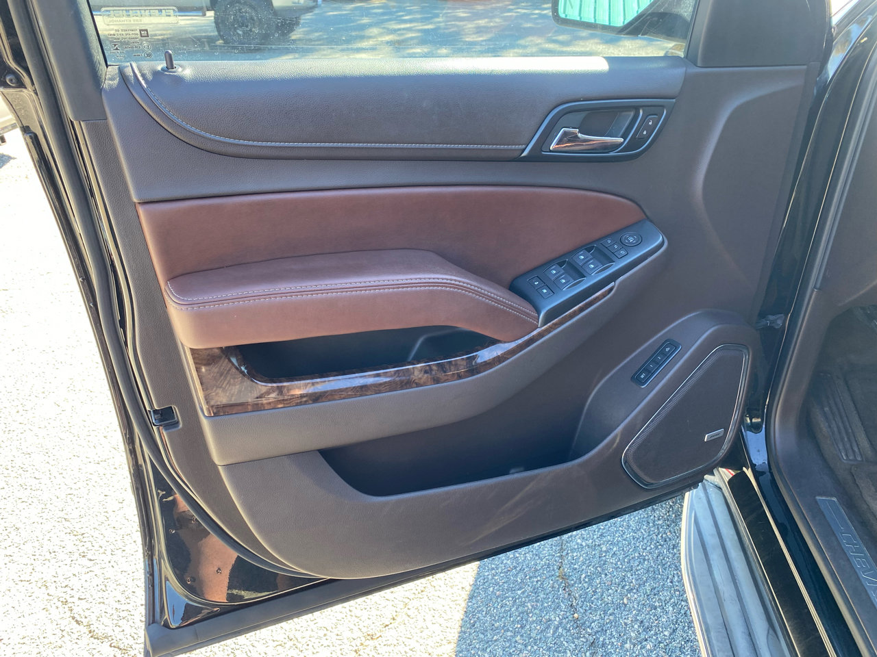 Used 2015 Chevrolet Suburban LTZ image 16