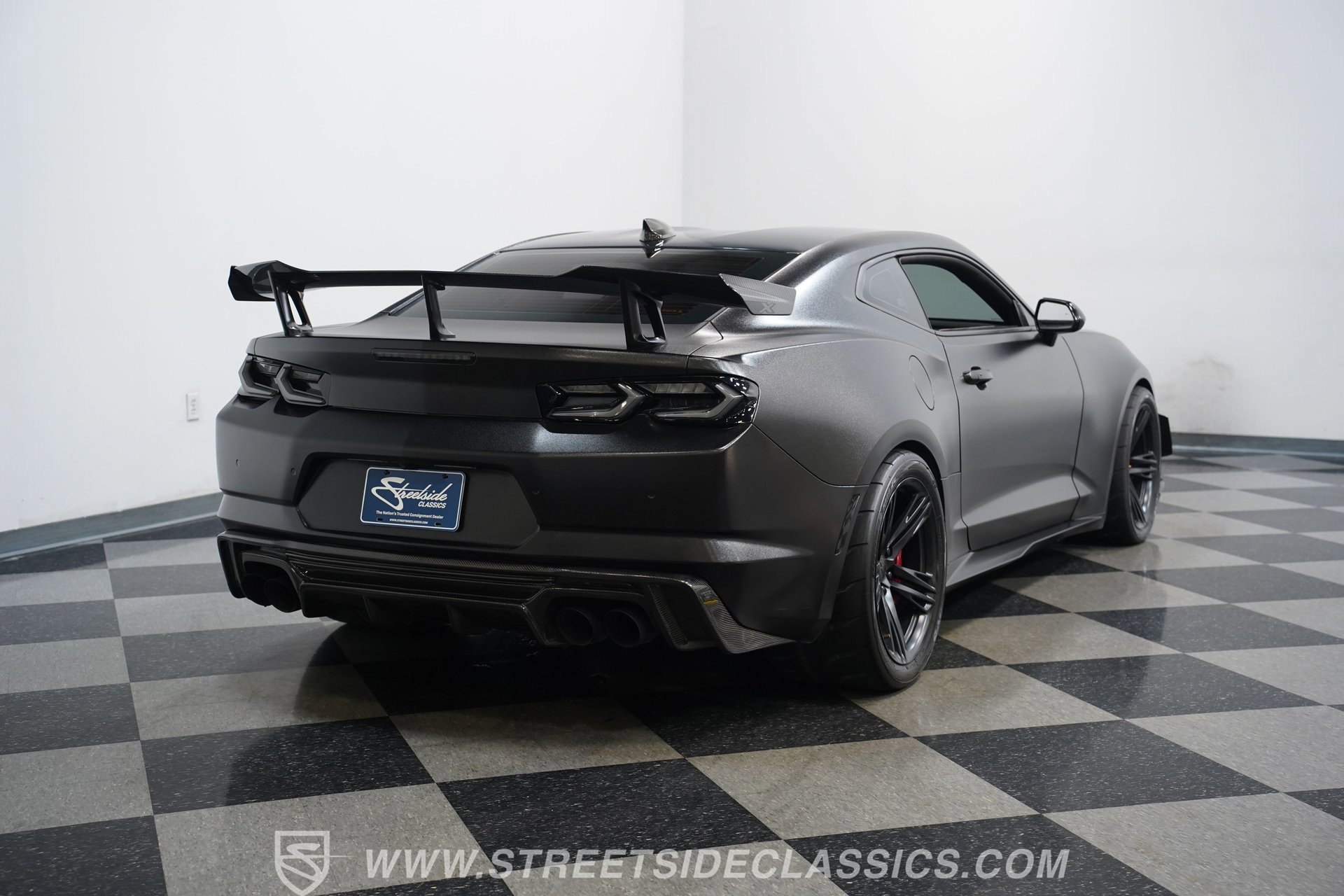 Used 2019 Chevrolet Camaro ZL1 RWD image 11