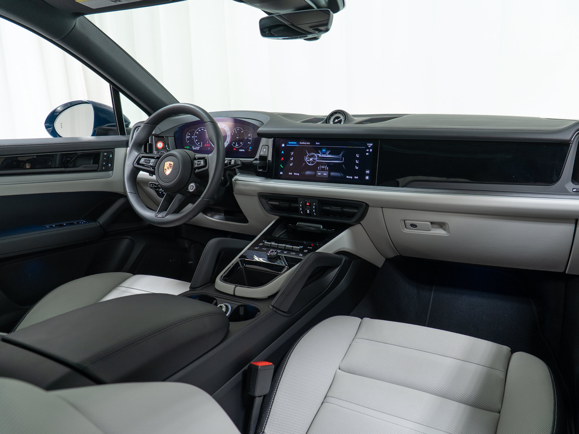 Certified 2026 Porsche Cayenne Coupe AWD/4WD image 20