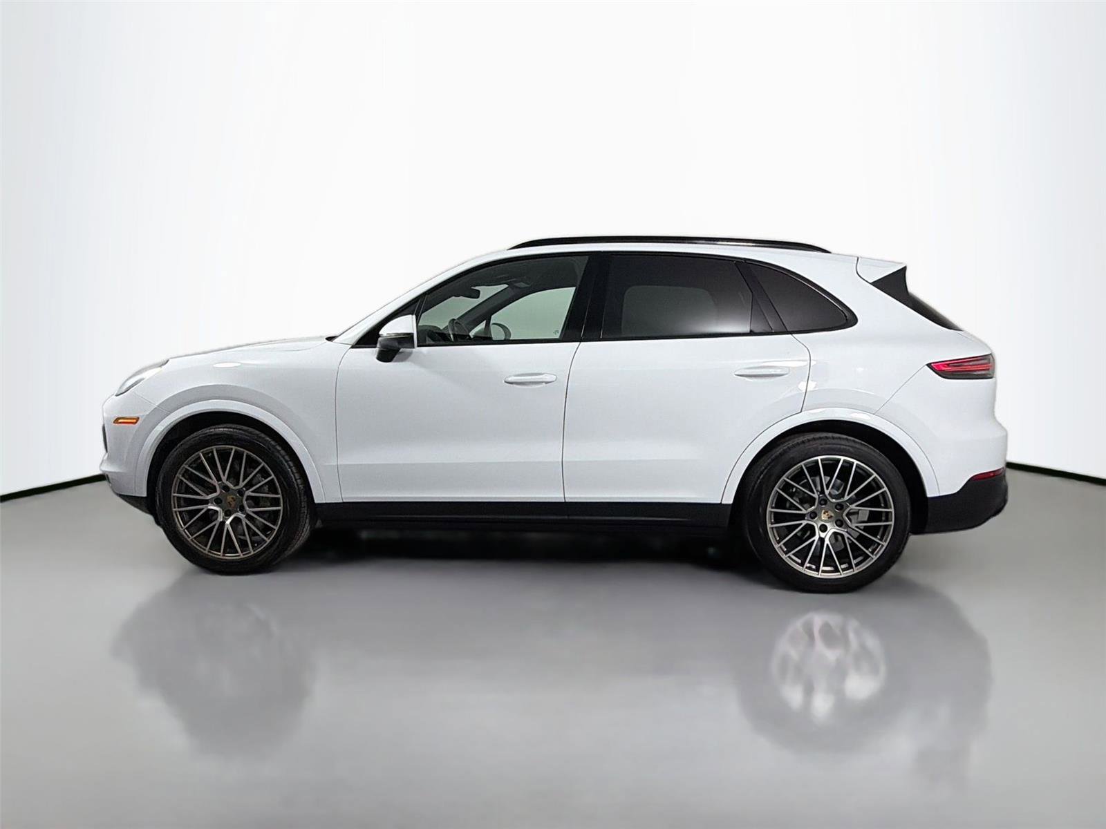 Certified 2023 Porsche Cayenne S Platinum w/ Assistance Package image 2