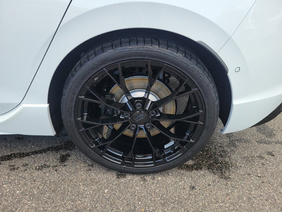 New 2025 Volkswagen Golf R Black Edition image 22