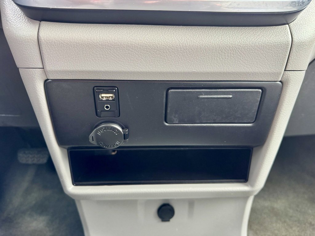 Used 2017 Toyota Sienna L image 31