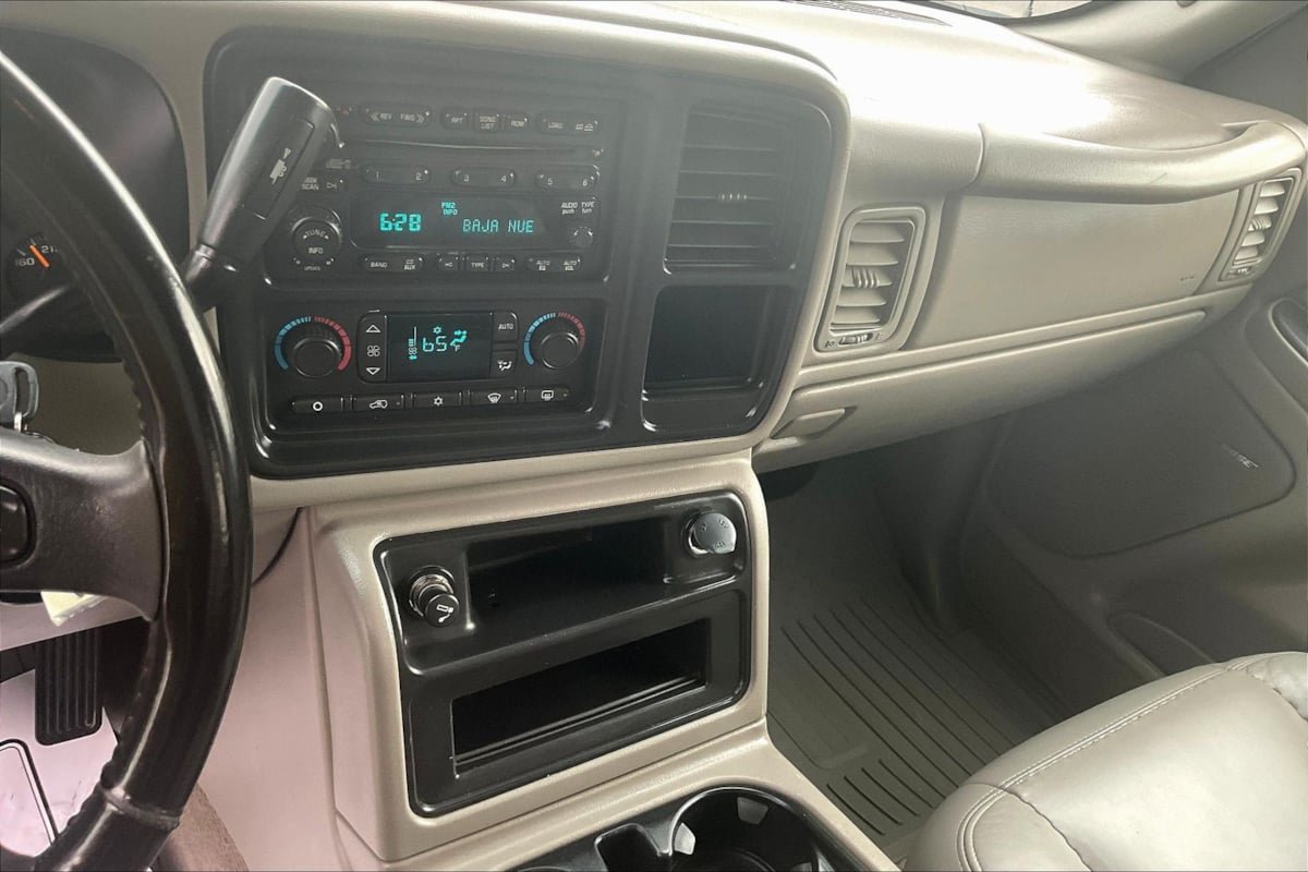 Used 2005 GMC Sierra 1500 SLT w/ Light Duty Power Package image 15