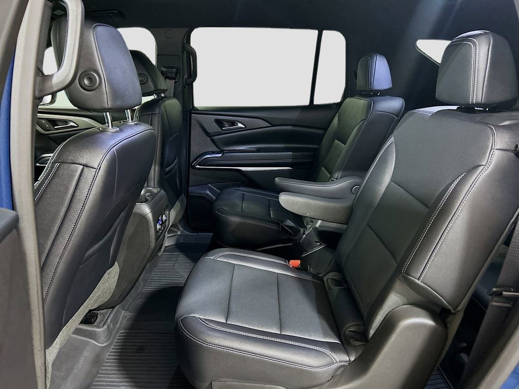 Used 2025 Chevrolet Traverse LT w/ Midnight/Sport Edition image 21