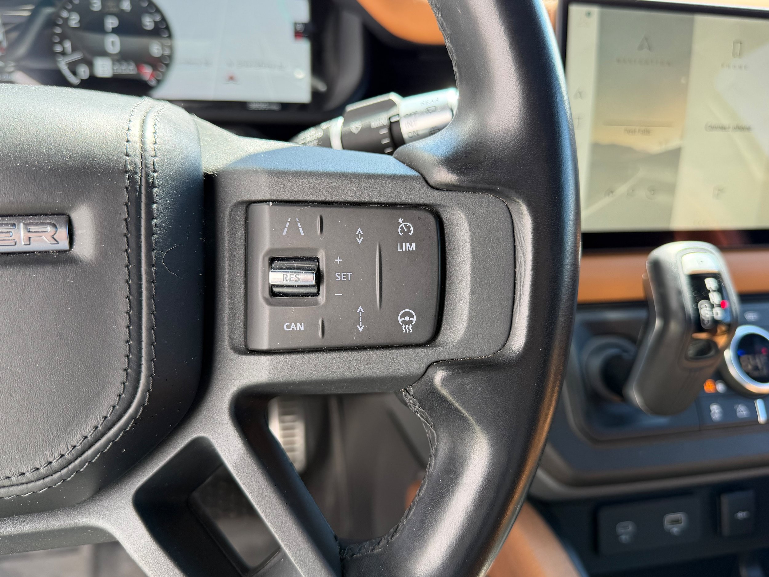 Used 2022 Land Rover Defender 90 X AWD/4WD image 17