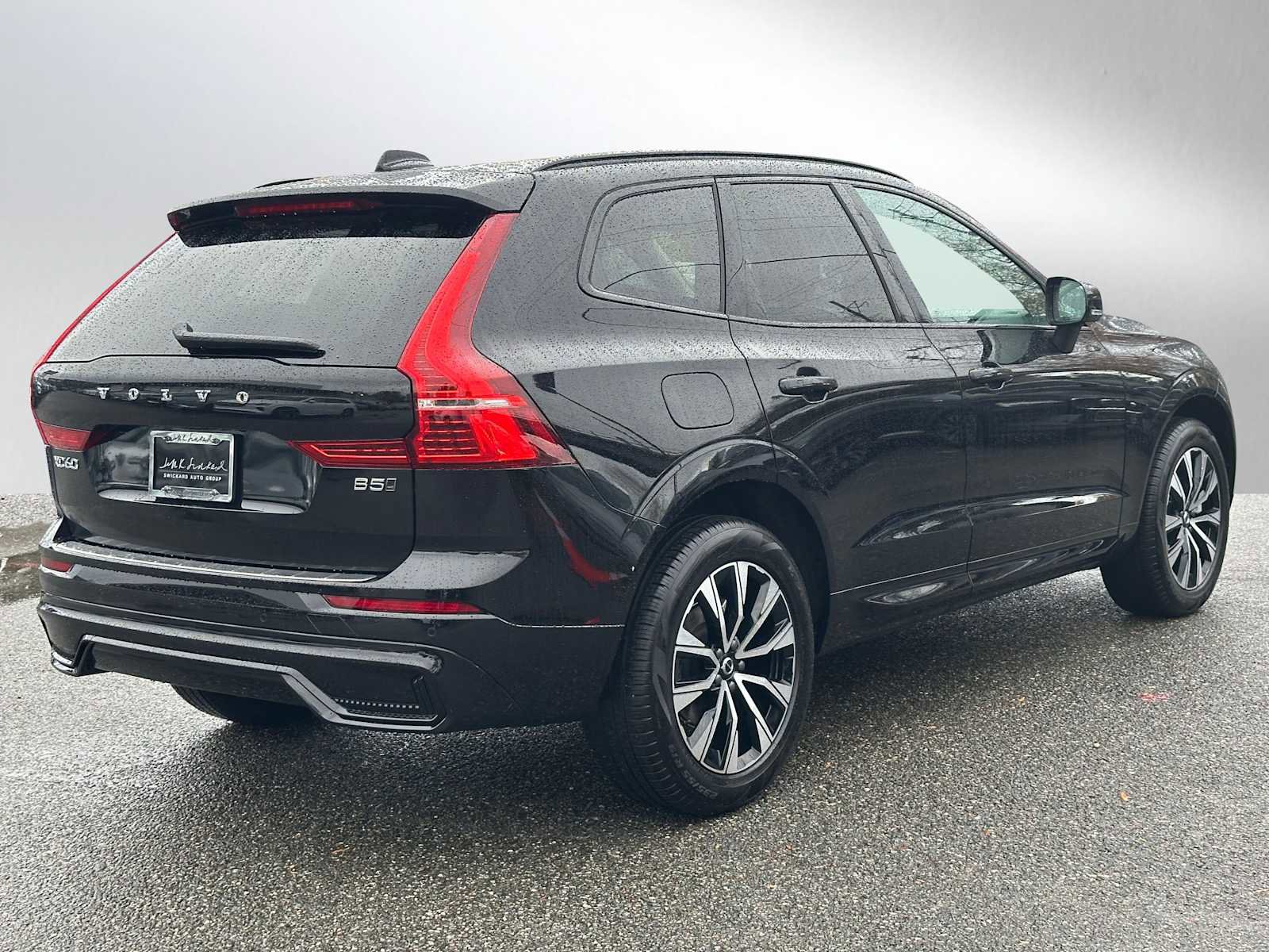 Used 2025 Volvo XC60 B5 Core w/ Protection Package Premier image 3