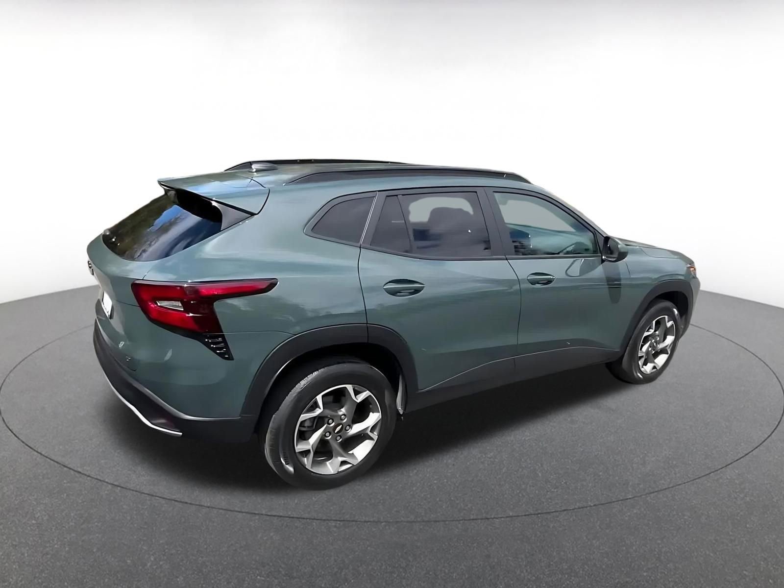 Used 2025 Chevrolet Trax LT FWD image 15