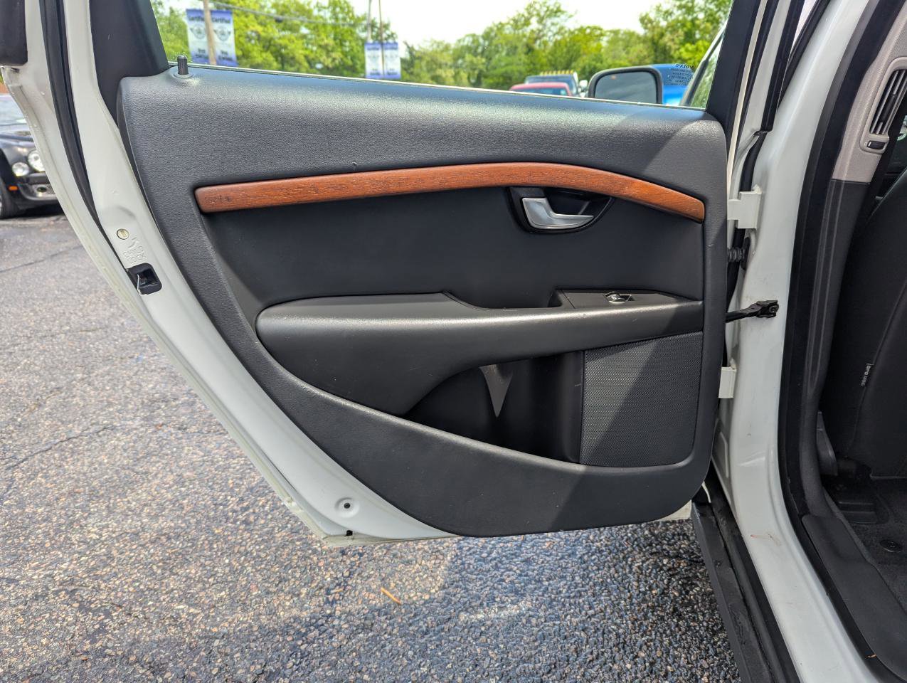 Used 2010 Volvo XC70 3.2 image 36