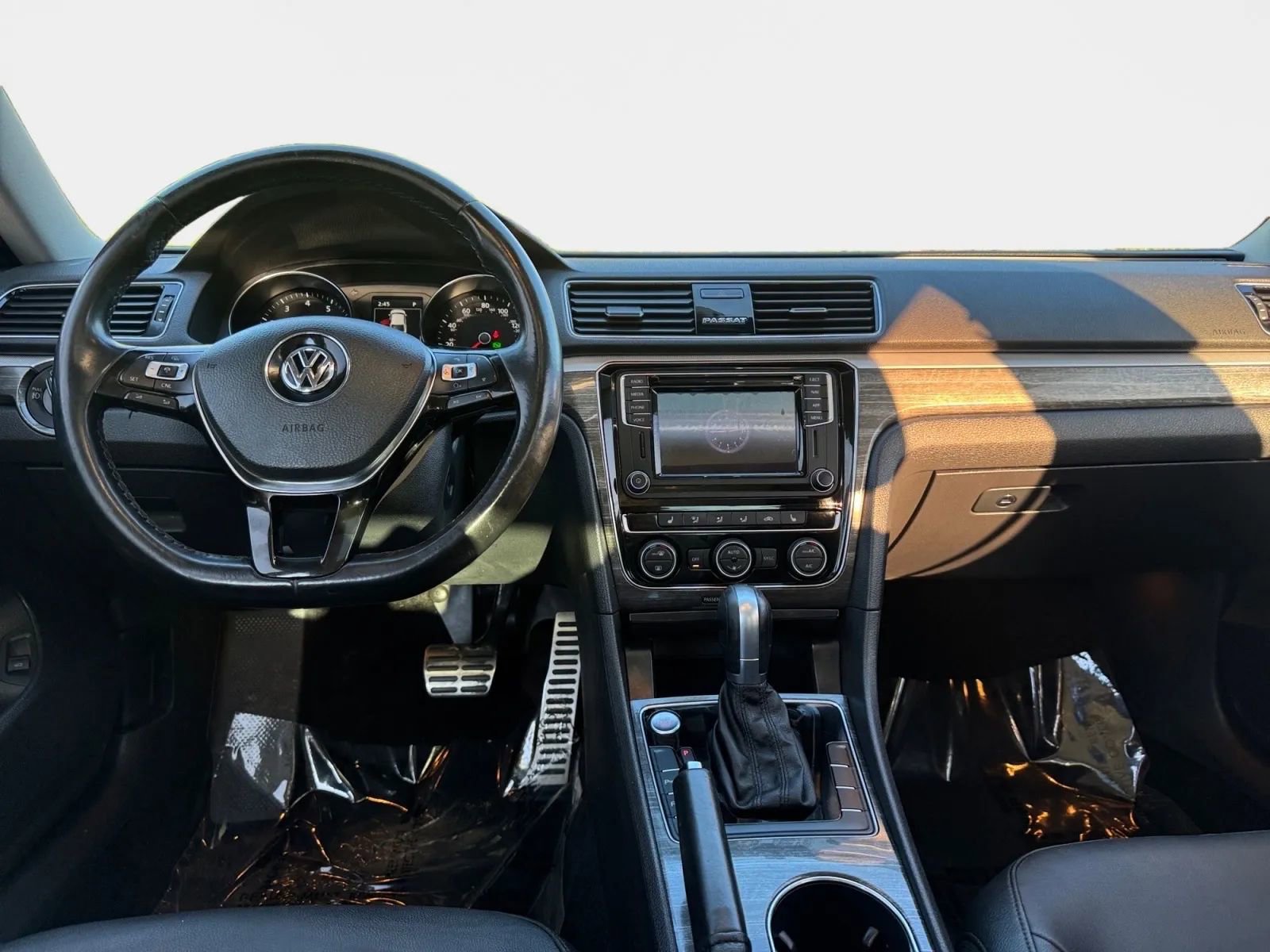 Used 2018 Volkswagen Passat 2.0T SEL Premium image 13