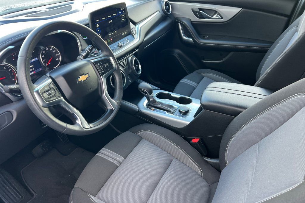 Used 2025 Chevrolet Blazer LT image 7