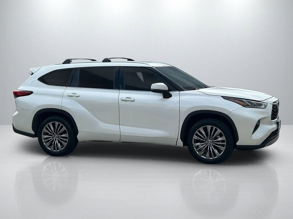 Used 2021 Toyota Highlander Platinum image 4