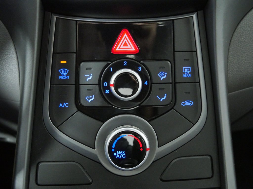 Used 2014 Hyundai Elantra SE FWD image 30
