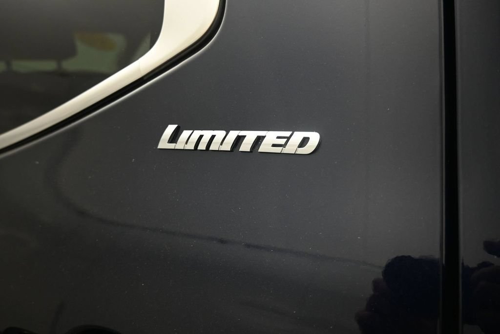 Used 2024 Toyota Tundra Limited AWD/4WD image 11