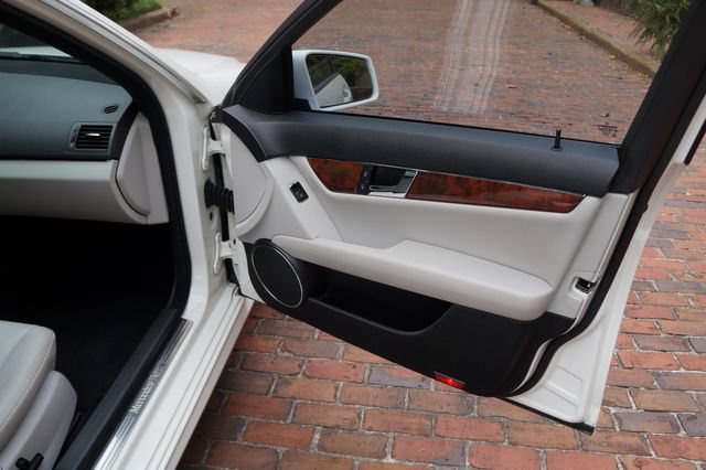 Used 2010 Mercedes-Benz C 300 Sedan image 19