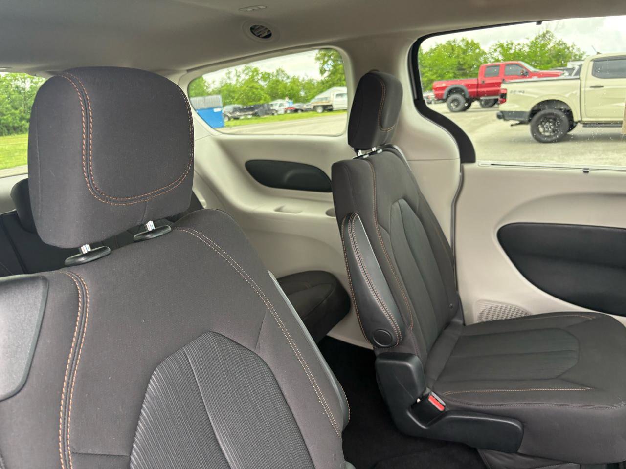 Used 2020 Chrysler Pacifica Touring w/ Advanced Safetytec Group FWD image 43