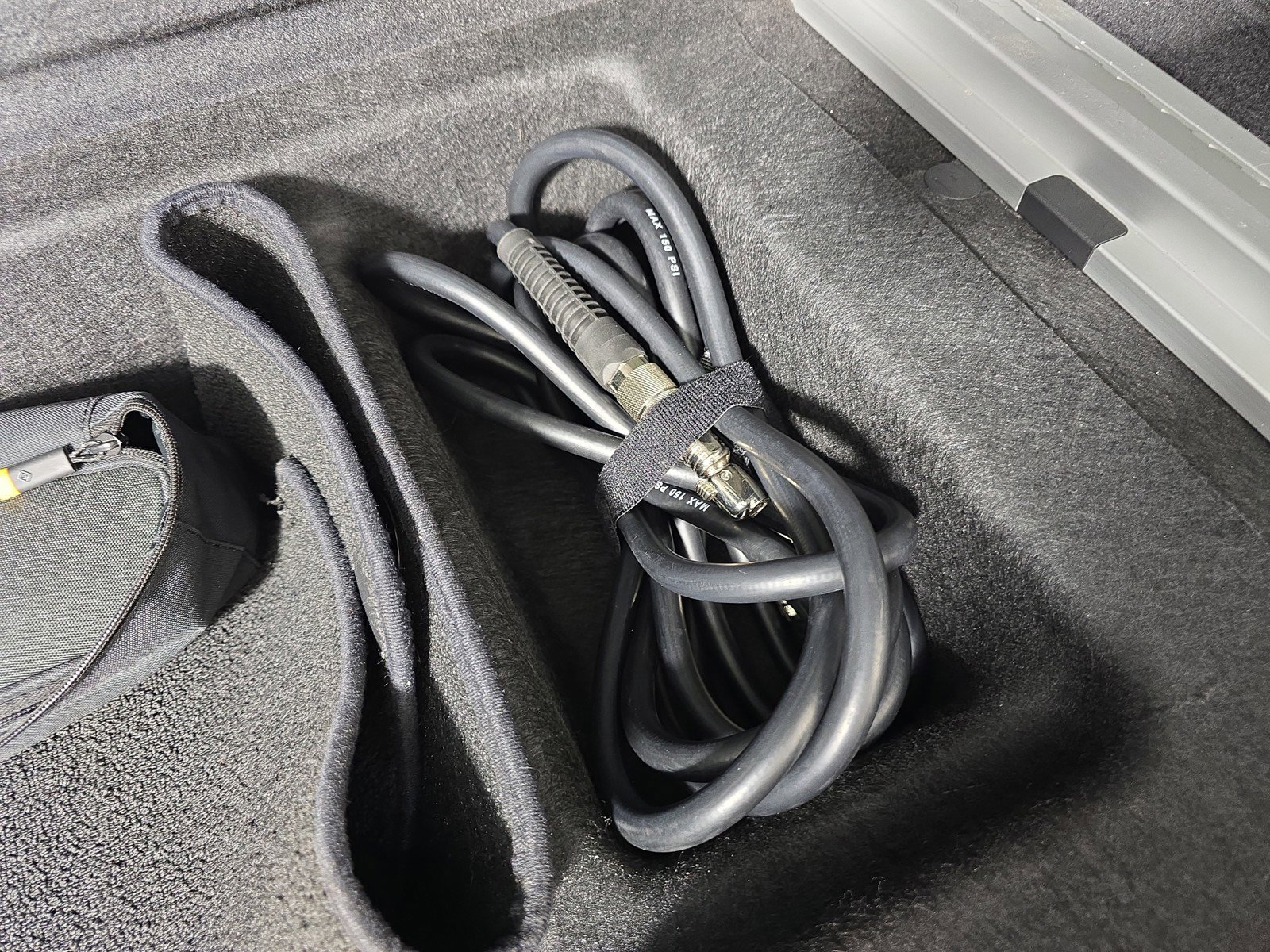 Used 2024 Rivian R1S Adventure AWD/4WD image 34