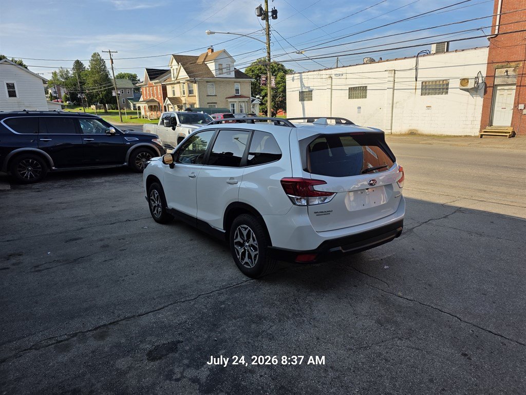 Used 2022 Subaru Forester Premium AWD/4WD image 5