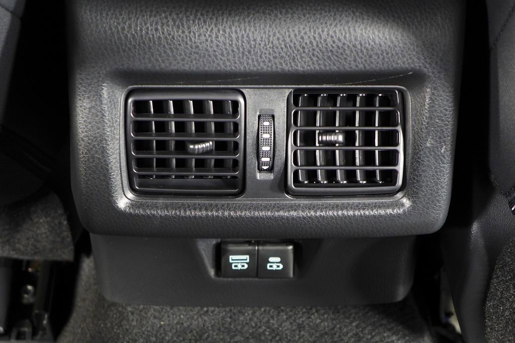 Used 2025 Toyota Camry SE w/ Convenience Package image 23