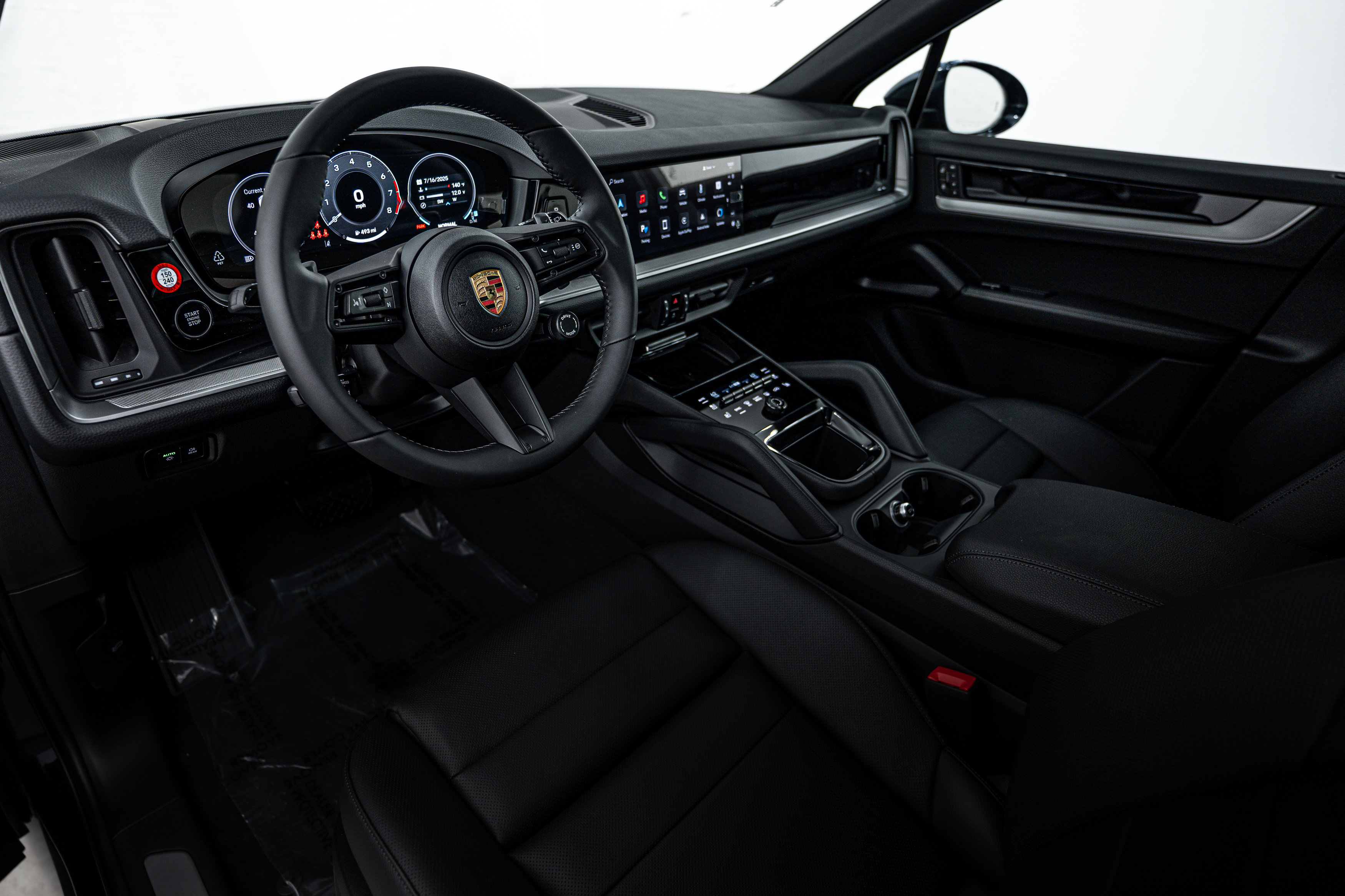 Certified 2025 Porsche Cayenne image 4